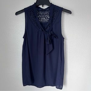 Anthropologie Maeve Navy Lasercut Tie Neck Blouse Sleeveless Tank Top‎ Size 2